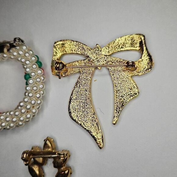 Set of Three Vintage Rhinestone Enameled Beaded Christmas Holiday Brooches Pins - Picture 7 of 8